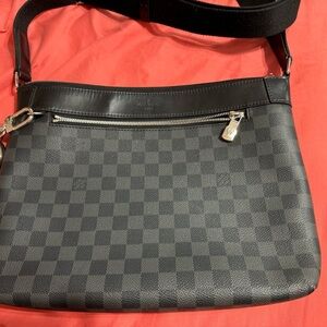 Louis vuitton mick pm